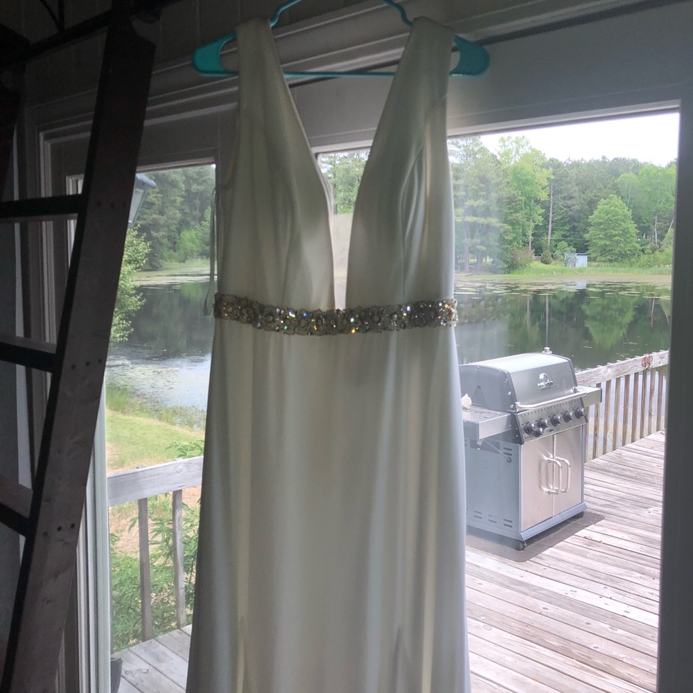 Stunning white Jovani Prom Dress/Ball Gown